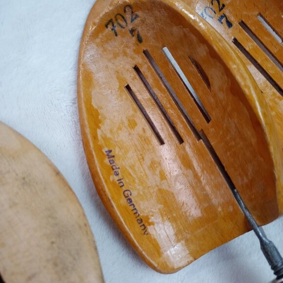 Vintage Lot of Wooden & Plastic Shoe Form Trees - Picture 12 of 12